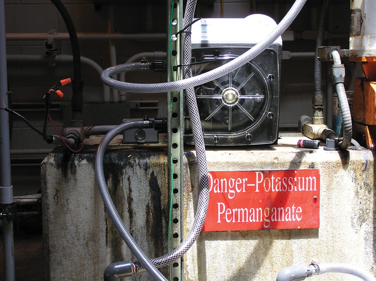 04.11_Pump Source_BlueWhite_2