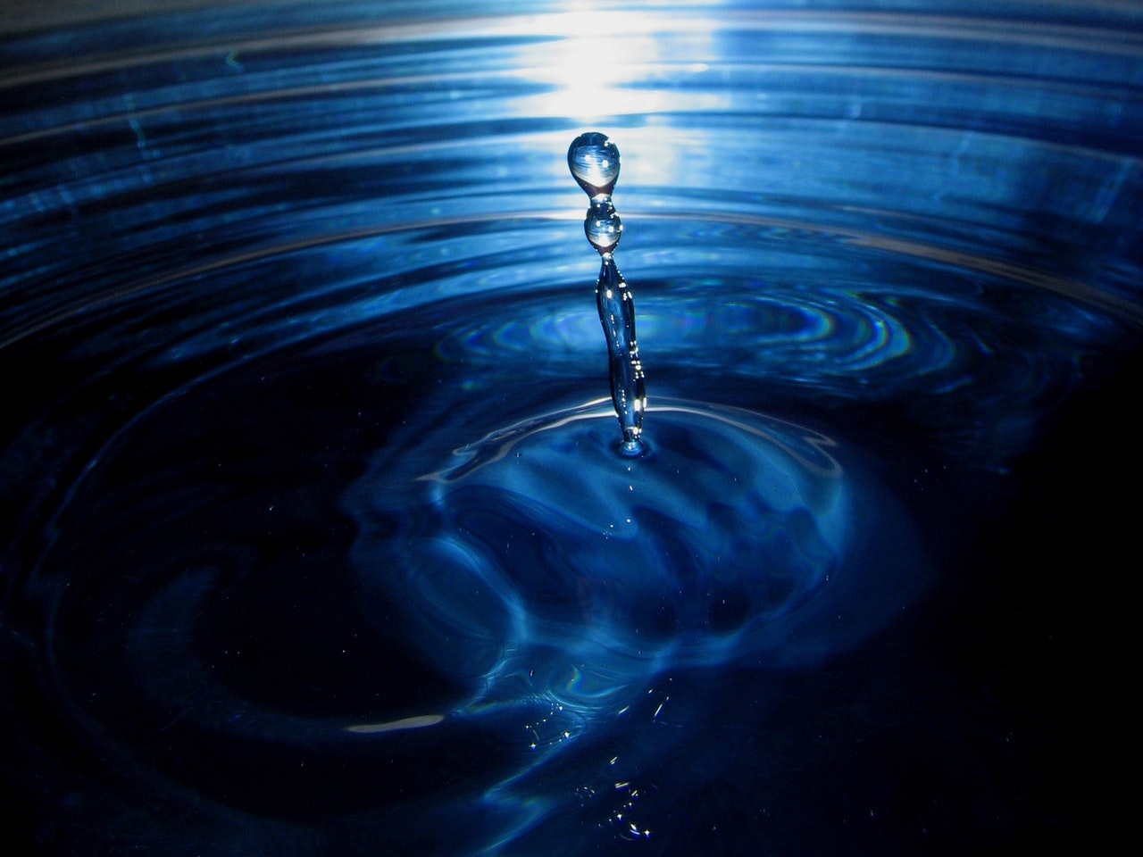 reaching-1183010-1280x960