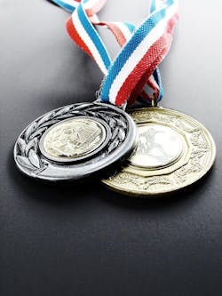 medals-1512513-639x852