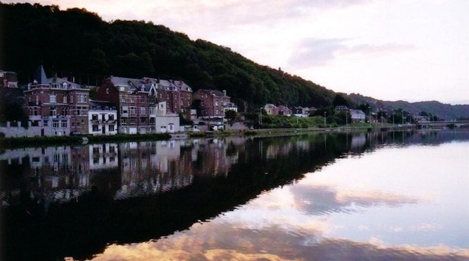 6.28 reflection-in-river-1552711-639x437
