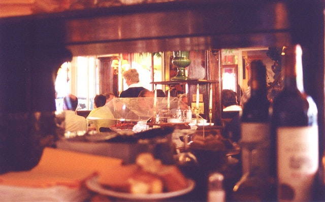 7.18 french-restaurant-1475120-640x399