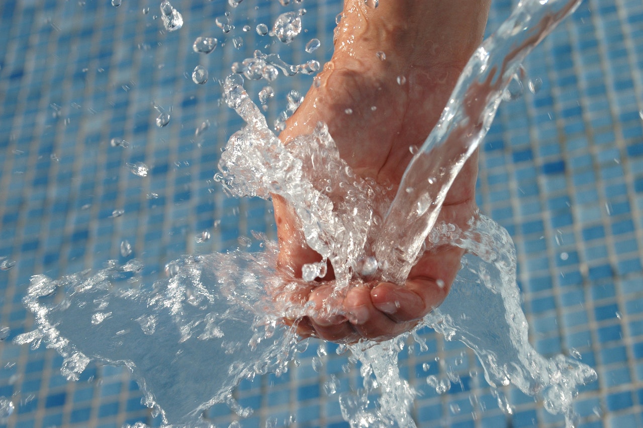 811 play-whith-water-1315319-1279x850