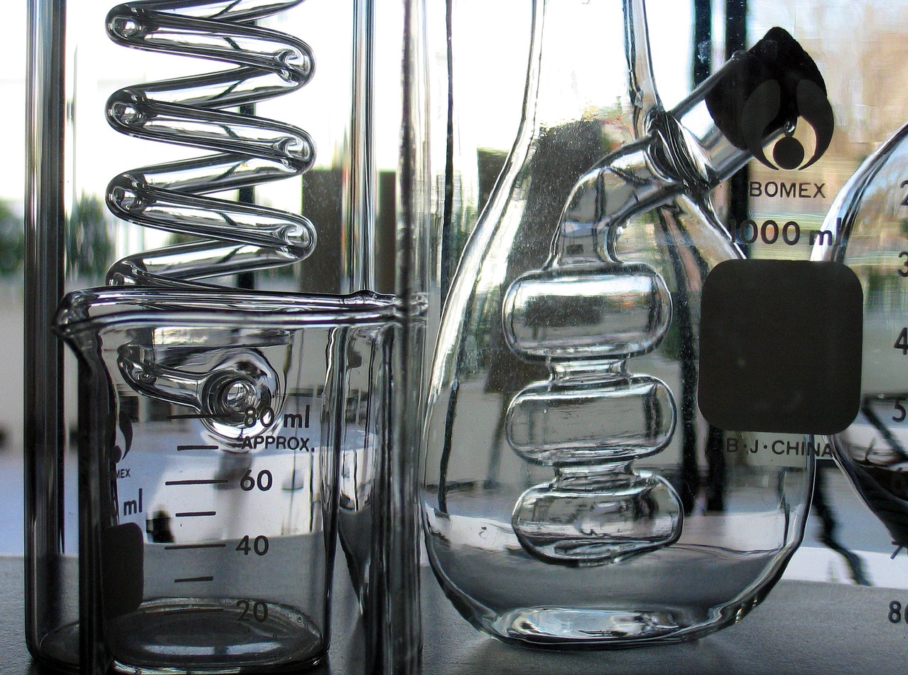 11.30laboratory-glassware-1239490-1278x949.jpg.crdownload