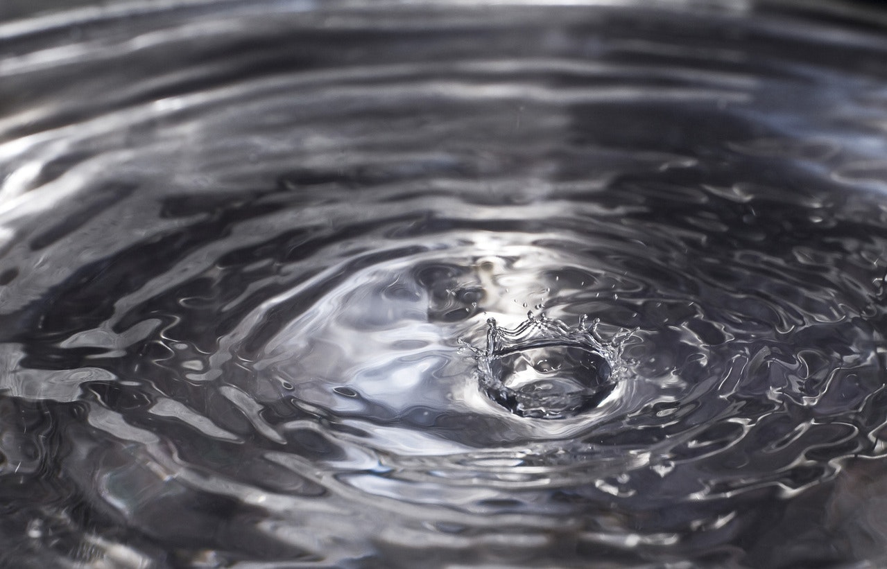 12.16 splashing-water-3-1156403-1279x821