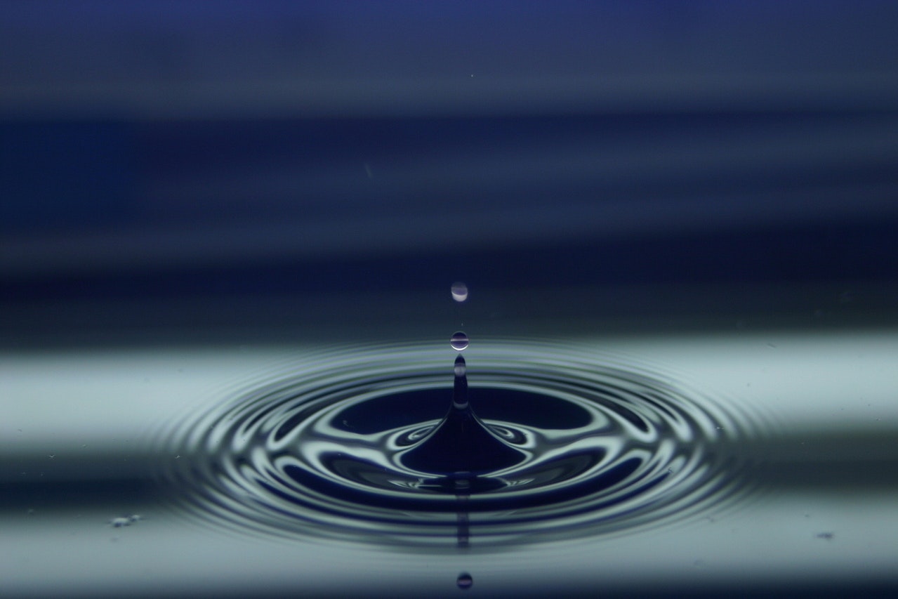 2.21drop-of-oil-1174891-1279x852