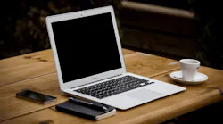 workstation-336369_1280