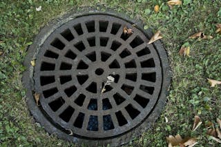 sewer-cover-178443_1280