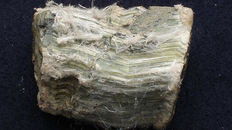 Photo of Chrysotile mineral by Eurico Zimbres, CC BY-SA 2.5, via Wikimedia Commons