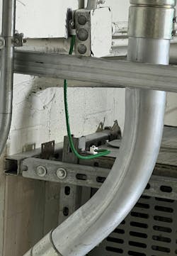 Improper use of transformer lid to improve grounding. Improper use of transformer lid to improve grounding.