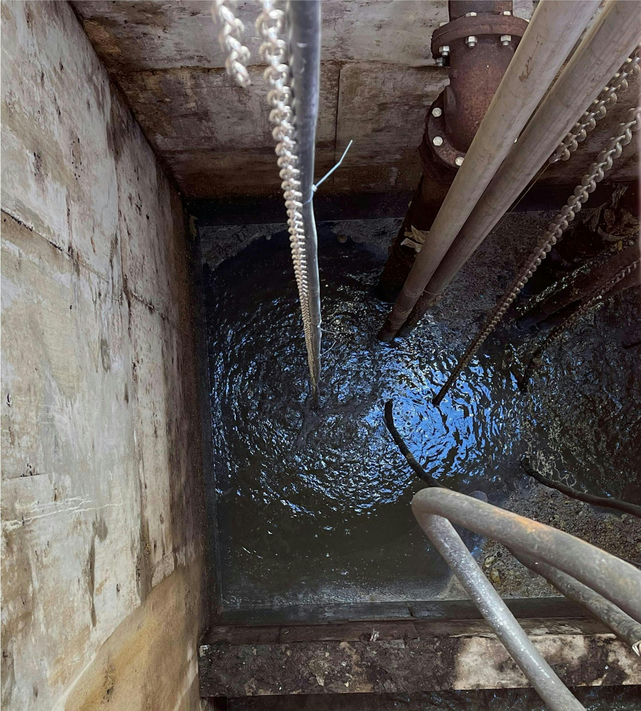 Using agitators in wet wells can help break up fats, oils and grease so they do not create troublesome clogs. Using agitators in wet wells can help break up fats, oils and grease so they do not create troublesome clogs.