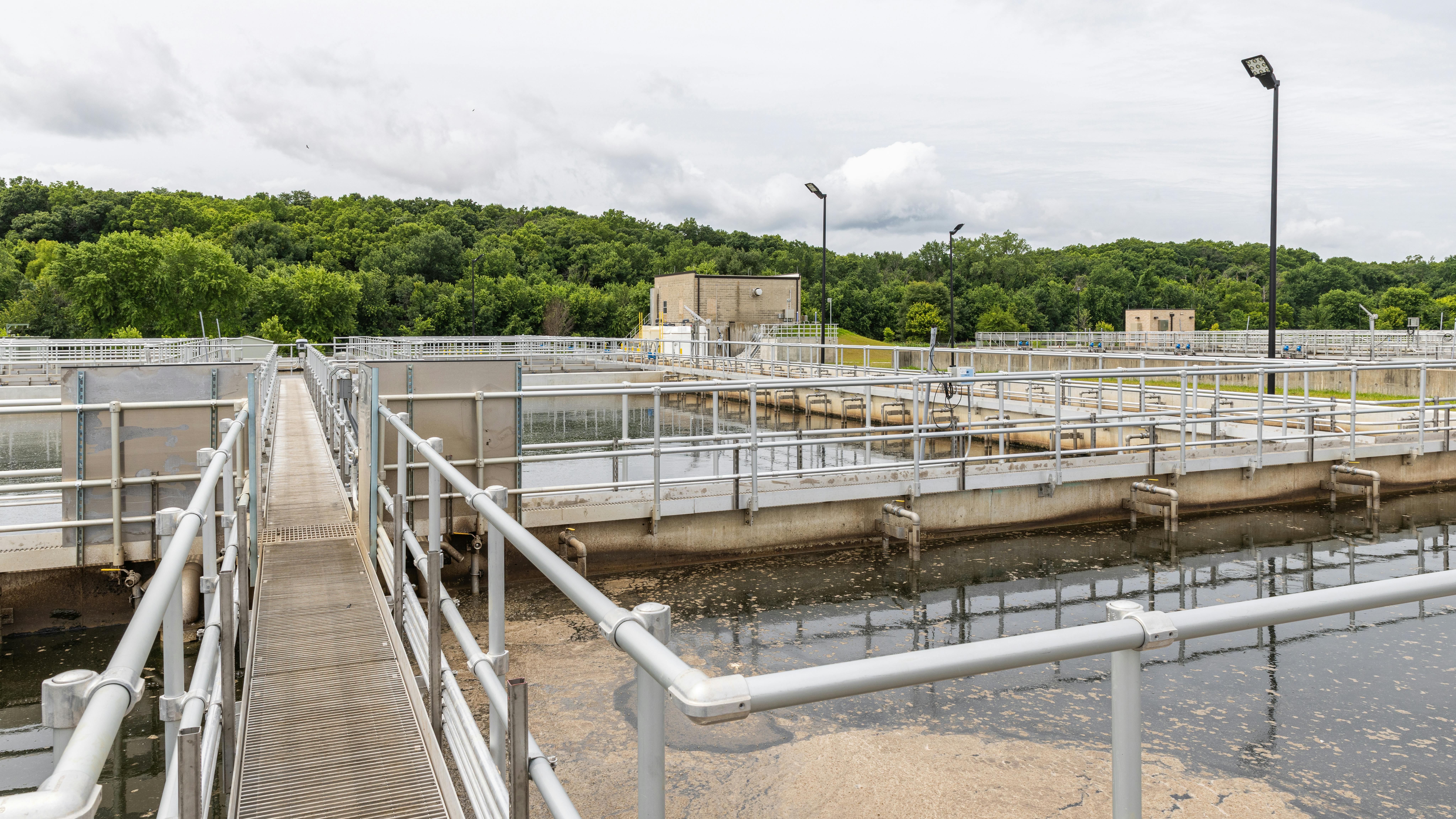 The De Soto Wastewater Treatment Plant at the ribbon cutting ceremony (Photo credit: Burns & McDonnell).